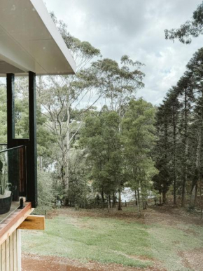 Private 3-Bedroom House Nestled High Amongst the Trees